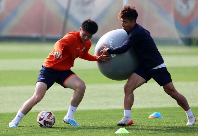 华体会app-济南鲁能队员积极备战关键战役 第1张 华体会app-济南鲁能队员积极备战关键战役 第1张