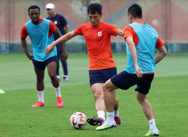 华体会app-济南鲁能队员积极备战关键战役 第2张 华体会app-济南鲁能队员积极备战关键战役 第2张